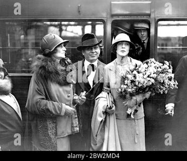 At Waterloo. Duchess of Rutland Mr Morris Gest (Producer) and Lady Diana Cooper. 24 August 1924 Stock Photo