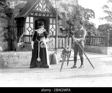 The Virgin Queen filmed in the New Forest. Lady Diana Manners as Queen Elizabeth. 26 October 1922 Stock Photo