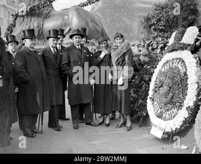 Trafalgar Day 1933 Mr Ferguson (Canada), Mr Stanley Bruce (Australia), Soft Hat, and Lady Lloyd (right). Stock Photo