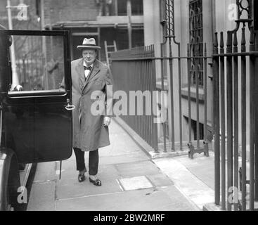 Mr Winston Churchill at Downing Street. 27 April 1925 Stock Photo