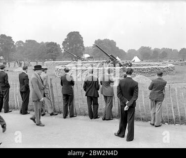 War Crisis, 1939. Air Raid precautions A QF 3.7 inch anti-aircraft gun in London. 31 August 1939 Stock Photo