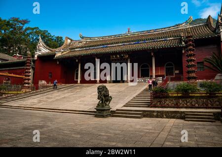 The entrance to Yongquan Temple showing the two terracotta towers which date back to 1082 Stock Photo