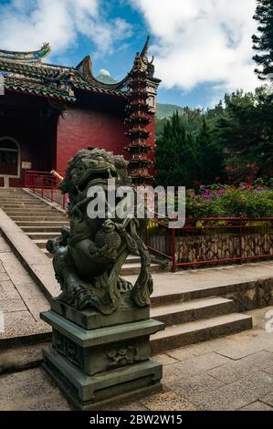 A lion statue guarding the entrance to Yongquan Temple on Gu Mountain in the hills above Fuzhou city. Stock Photo