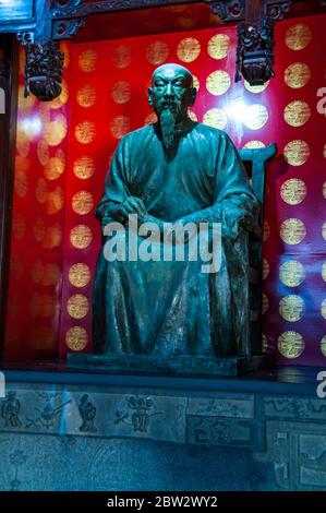 Statue of Lin Zexu in the Memorial Hall dedicated to him in the Three Lanes Seven Alleys area of Fuzhou city, Fujian Province Stock Photo