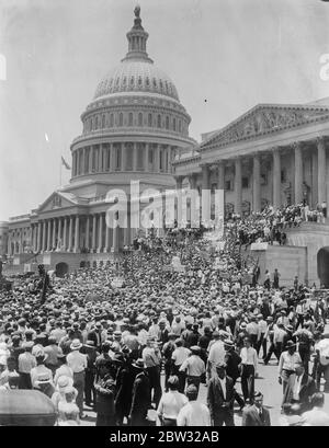 Troops called out at Washington to clear bonus army marchers from capital , two dead , sixteen wounded in fighting . Two people have been killed and sixteen wounded in a battle between the police and ' Bonus Army ' demonstrators in front of the Capital in Washington . Cavalry and soldiers with fixed bayonet ' s were rushed to the city to guard the buildings and maintain order . Bonus army demonstrators on the steps of the capital in Washington , during a demonstration . a picture just received in London . 29 July 1932 Stock Photo