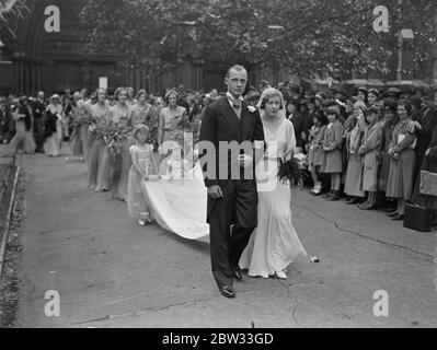 Descendant of Lady Jane Grey , weds at St Margarets Westminster . The  marriage of Lay Elizabeth Grey , youngest daughter of the Earl and Countess  Grey , and a descendant of