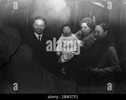 Chinese Prince and Princess leave London for Manchukuo . The Princess Jun Ho and her husband Prince Cheng Tui - ai left Euston station , London , on the Duchess of Richmond boat train for Manchukuo to join the princess ' s brother , Pu Yi , Emperor of Manchukuo . With them was their baby daughter . They have been in England for two yearrs as Mr and Mrs Cheng . Photo shows , the prince and princess and their baby daughter photographed at Euston station before leaving on the boat train . 23 March 1934 Stock Photo