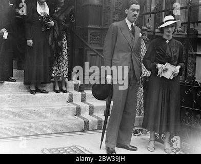 Daughter of Lord Howard de Walden weds Russian Nobleman at London Register Office . The Hon Elizabeth Scott Ellis married Count Serge Orloff Davidoff . 23 July 1935 Stock Photo