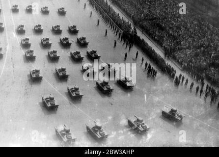 Lines of tanks pass crowds in the Moscow May day procession . 1 May 1934 Stock Photo