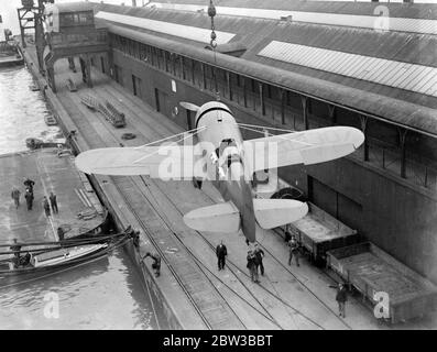 Miss Jacqueline Cochran ' s plane being unloaded at Southampton . 12 October 1934 Stock Photo