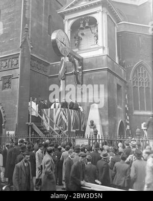 Famous St Dunstans 's clock unveiled after restoration at St Dunstan 's Church , Fleet Street , London . 24 October 1935 Stock Photo