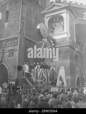 Famous St Dunstans 's clock unveiled after restoration at St Dunstan 's Church , Fleet Street , London . 24 October 1935 Stock Photo
