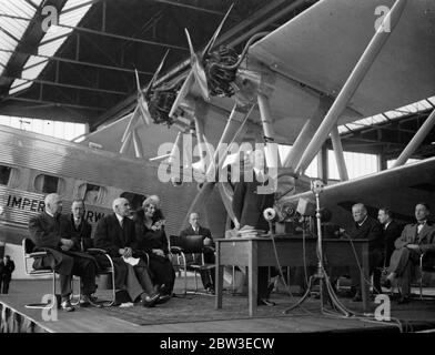 New England - Australia airmail service inaugurated by Air Minister and Postmaster General at Croydon . 8 December 1934 Stock Photo