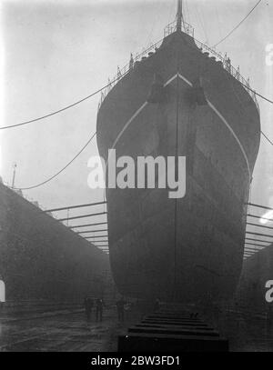 High speed overhaul for the 16 , 000 ton vessel , SS Ranpura , in dock at King George V dry docks , London for 24 hours . 24 January 1935 Stock Photo