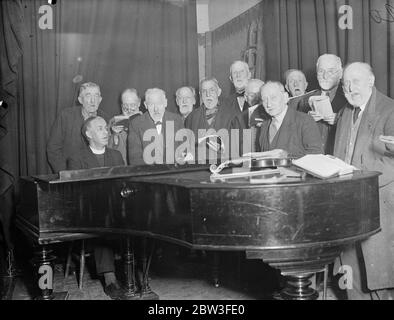 Boys of the ' Old Brigade ' to broadcast ' Grandfathers Club ' on the air ( radio ) . Members of the choir rehearse with the Reverend J A Klaiber ( at piano ) for their broadcast at Holloway . 25 January 1935 Stock Photo