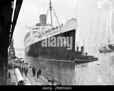 King George V & Queen Mary entering the City of London Stock Photo - Alamy