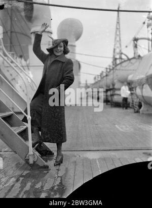 Dolopes Del , Rio Arrives . Dolores del Rio , the film actress arrived at Southampton on the Aquitania from America . She has come to play a principal part in ' Accused ' opposite Douglas Fairbanks , junior for Criterion films at Isleworth . Miss del Rio is accompanied by her husband , Cedric Gibbons , Art Director for Metro Coldwyn Mayor , and her arrival precedes another big influx from Hollywood . Photo shows , Miss Dolores del Rio waving on arrival at Southampton . 3 April 1936 Stock Photo