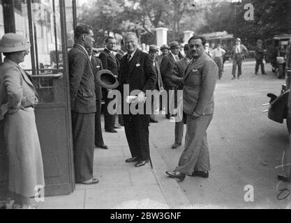 Momentous conference at Geneva . Hopes of formulating a concilation . M Livinev , arriving for the conference at the League of Nations building in Geneva . 1 August 1935 Stock Photo