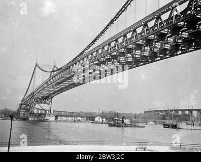 President Roosevelt Opens New York ' s Gigantic £ 12,000,000 Four - In - One Bridge . City ' s Most Important Improvement Since Subways . Regarded as the most important single improvement in the city since the subway system , the £ 12,060,000 Triborough Bridge in New York was opened by President Roosevelt . Allotted six minutes for his speech - twice as much as other speakers - the President made the occasion one for defence of increased government costs and said the public expected bridges to replace antiquated ferries . The Bridge - really four in one - spans the Harlem River , Hell Gate , B Stock Photo