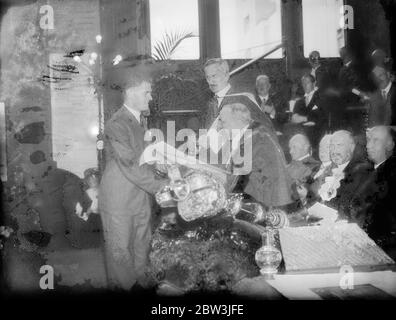 Lord Mayor distributes prizes at City of London School . D A J Ireland , Captain of the School , receiving his prize from the Lord Mayor . 4 October 1935 Stock Photo