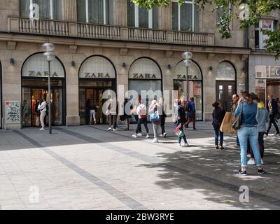 Munich, Bavaria, Germany. 29th May, 2020. Typical lines to get into Zara stores in Munich, Germany. Credit: Sachelle Babbar/ZUMA Wire/Alamy Live News Stock Photo