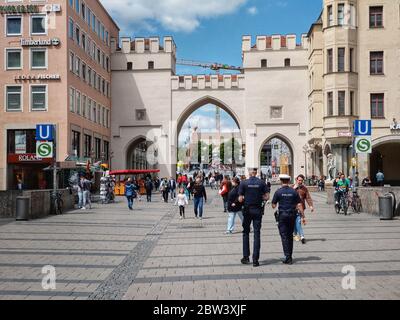 Munich, Bavaria, Germany. 29th May, 2020. Munich police patrols the Neuhauserstr pedestrian zone which was inundated by shoppers who were eager to take advantage of the good weather and relaxing if anti-Coronavirus measures. Credit: Sachelle Babbar/ZUMA Wire/Alamy Live News Stock Photo
