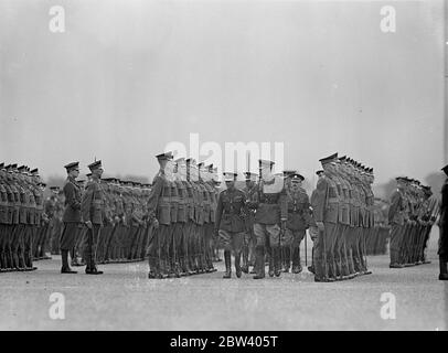 Duke of York [Prince Albert, soon future King George VI] inspects Scots Guards before regiment leaves for Palestine. The Duke of York, as colonel, inspected the 2nd Battalion Scots Guards and said goodbye to the officers and men at Aldershot before the regiment left for service in Palestine. Photo shows: the Duke of York inspecting the Scots Guards at Aldershot. 18 September 1936 Stock Photo