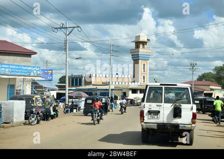 Street scene in one of the market districts of the South Sudanese capital, Juba, in the background a mosque in the otherwise more Christian country, taken on 01.09.2020. Photo: Matthias Todt/dpa-Zentralbild/ZB/Picture Alliance | usage worldwide Stock Photo