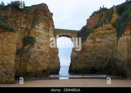 Praia dos estudantes beach with arch bridge in Lagos, Portugal Stock Photo