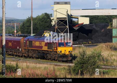 66172 'Paul Melleney' and MGR at Onllwyn Washery. Stock Photo