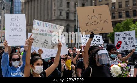 New York, New York, USA. 29th May, 2020. New York, New York, U.S.: people participate in a protest over the death of George Floyd near Foley Square. Credit: Corine Sciboz/ZUMA Wire/Alamy Live News Stock Photo