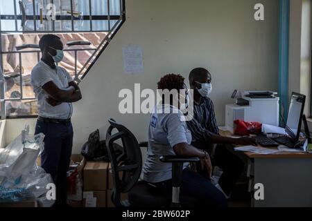 Elegu, Uganda. 28th May, 2020. An IT team log the test results for truck drivers at the Elegu border point between Uganda and South Sudan.Uganda closed its borders in March to everyone except cargo planes and truck drivers. Credit: SOPA Images Limited/Alamy Live News Stock Photo