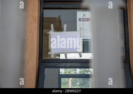 Elegu, Uganda. 28th May, 2020. A view of the results room at the Elegu border point between South Sudan and Uganda. Truck drivers cannot proceed to Uganda until they have been tested negative for coronavirus.Uganda closed its borders in March to everyone except cargo planes and truck drivers. Credit: SOPA Images Limited/Alamy Live News Stock Photo