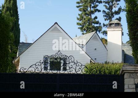 Beverly Hills, California, USA 29th May 2020 A general view of atmosphere of former home of Paul McCartney, Ozzy and Sharon Osbourne, Don Johnson and Melanie Griffith, Betty Grable and Harry James Alan Ladd Jr. and Bert Lahr at 9555 Heather Road on May 29, 2020 in Beverly Hills, California, USA. Photo by Barry King/Alamy Stock Photo Stock Photo