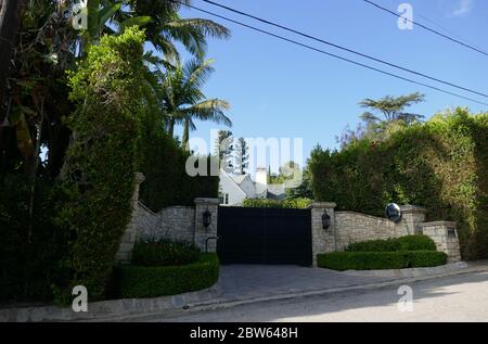 Beverly Hills, California, USA 29th May 2020 A general view of atmosphere of former home of Paul McCartney, Ozzy and Sharon Osbourne, Don Johnson and Melanie Griffith, Betty Grable and Harry James Alan Ladd Jr. and Bert Lahr at 9555 Heather Road on May 29, 2020 in Beverly Hills, California, USA. Photo by Barry King/Alamy Stock Photo Stock Photo