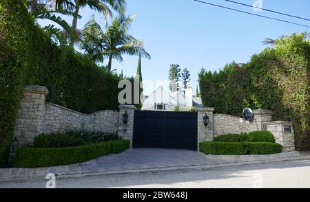 Beverly Hills, California, USA 29th May 2020 A general view of atmosphere of former home of Paul McCartney, Ozzy and Sharon Osbourne, Don Johnson and Melanie Griffith, Betty Grable and Harry James Alan Ladd Jr. and Bert Lahr at 9555 Heather Road on May 29, 2020 in Beverly Hills, California, USA. Photo by Barry King/Alamy Stock Photo Stock Photo