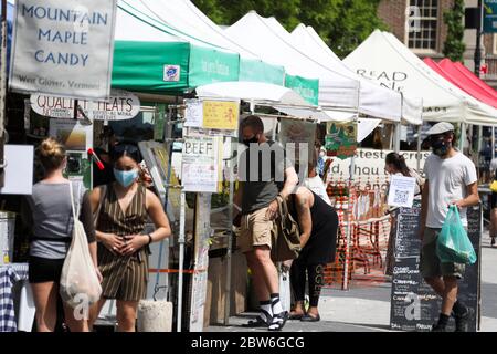 New York, USA. 29th May, 2020. People shop at a farmer's market in Manhattan of New York City, the United States, May 29, 2020. New York City, the epicenter of the COVID-19 pandemic in the United States, is set to enter phase one of the reopening process on June 8, New York State Governor Andrew Cuomo said on Friday. Credit: Wang Ying/Xinhua/Alamy Live News Stock Photo