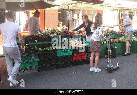 London, UK. 30th May, 2020. Farmers' Markets see upturn in business as lockdown eases and fine weather continues. Pictured Bute St Market, South Kensington. Credit: Brian Minkoff/Ģ����ý Live News Stock Photo