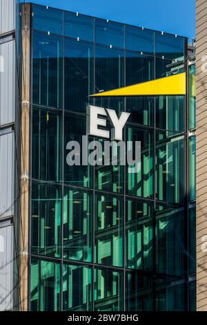 EY Global Headquarters or Global HQ 6 More London Place, London Bridge City London SE1. Ernst & Young Global Limited. Architects Foster and Partners Stock Photo