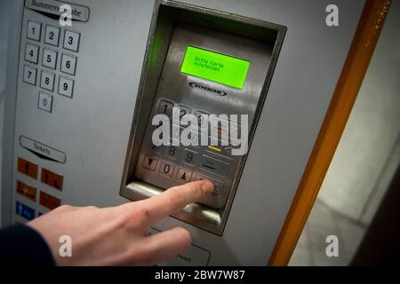 Ticketautomat der VVS am Schlossplatz in Stuttgart Stock Photo