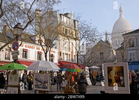 Montmartre, Paris: Place du Tertre on a Sunday morning Stock Photo