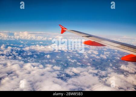 looking out of plane window, wing of plane,, easy jet plane flying in to Liverpool John lennon airport, Merseyside, Liverpool, England,UK Stock Photo