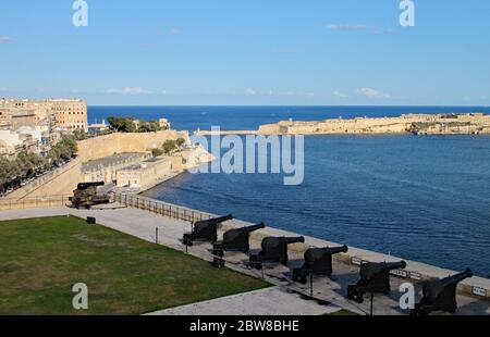 UPPER BARRAKKA GARDENS, VALLETTA, MALTA - NOVEMBER 10TH 2019: The cannons of the Saluting Battery points out towards the harbour. In years gone by, th Stock Photo