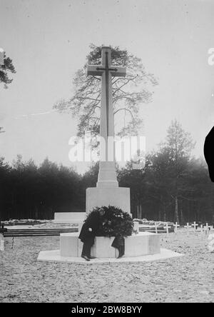 Memorial to British soldiers who died in Germany At Stahndrof , near Berlin , there is a British cemetary containing the graves of 1186 British soldiers who died during their captivity in Germany . The Memorial seen in the picture has now been erected in the cemetery under British auspices 22 February 1926 Stock Photo
