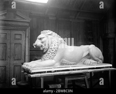Mr J Bickerdyke at work on model of one of two lions to be placed at main entrance to Stowe School . 6 November 1926 Stock Photo