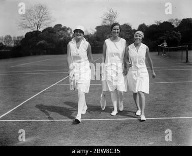 South African women tennis players practice at Hurlingham . Left to right , Miss E L Herne , Mrs Peacock and Miss D D Tapscott . 3 May 1927 Stock Photo