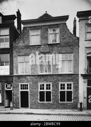 British committee to purchase house of Great Jewish philosopher . A British Spinoza Committee has been formed for a fund to equip and purchase the house at Hague ( seen in photograph ) in which Spinoza , the great Jewish philosopher , lived , as a meeting place for scholars . 5 March 1927 Stock Photo