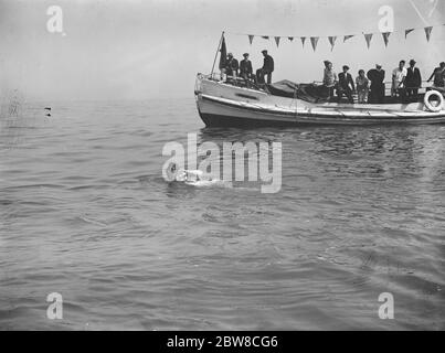 Mrs Corson swims the channel . Mrs Corson swimming with a powerful side stroke as she approaches Dover . 28 August 1926 Stock Photo