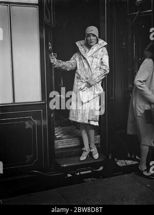 Mexican film star leaves for Paris . Miss Dolores Del Rio , the Mexican film star , who has been studying underworld types in London . 30 August 1928 Stock Photo