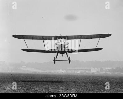 Britain ' s wonderful new fighters for the defence of London . The Hawker Hawfinch in flight . 1928 Stock Photo